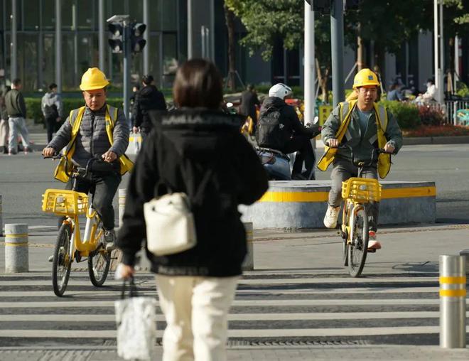 轻人抛弃了双11爱上了“老年严选”AG真人百家家乐APP这届脆皮年(图1)